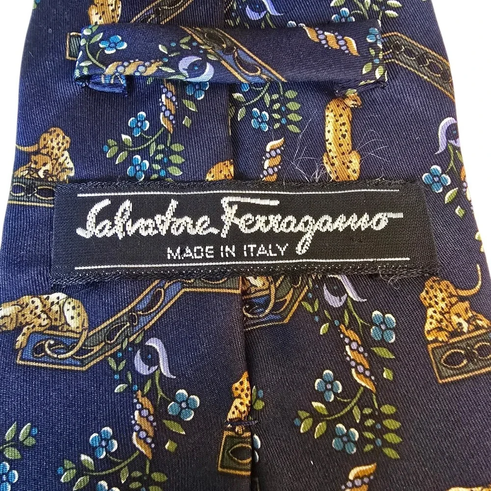 Salvatore Ferragamo Mens Navy Blue Silk Leopard Animal Print Necktie Made Italy